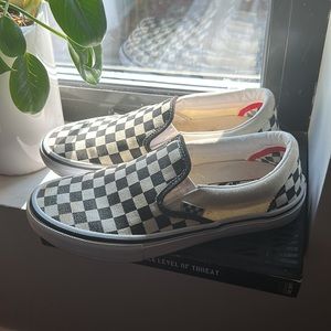 Checkered VANS with extra cushion! Only used a few times! Men’s 7 or Women’s 9!